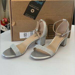 IDIFU women’s Glitter open toe ankle strap low heel sandals size 9